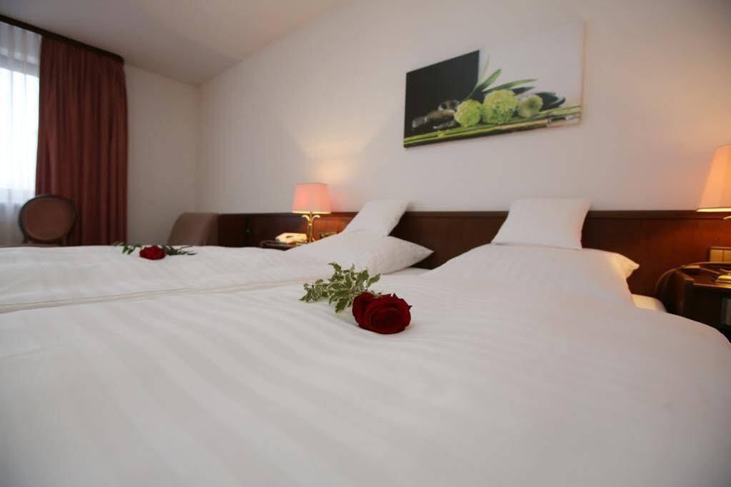 Hotel Am Peterstor Монтабаур Экстерьер фото